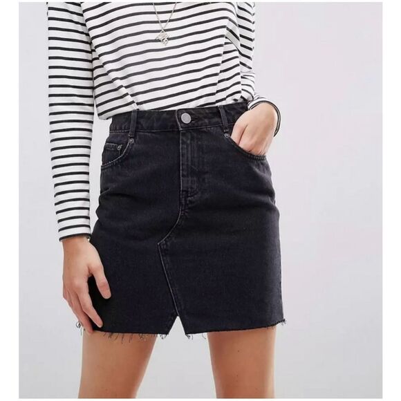 ASOS Design Denim Raw Hem Pelmet Mini Skirt in Washed Black Women's Size 4 - Picture 1 of 6